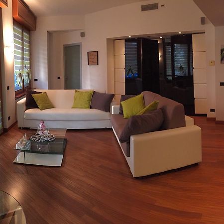Giulia Luxury Apartment Milan Bagian luar foto
